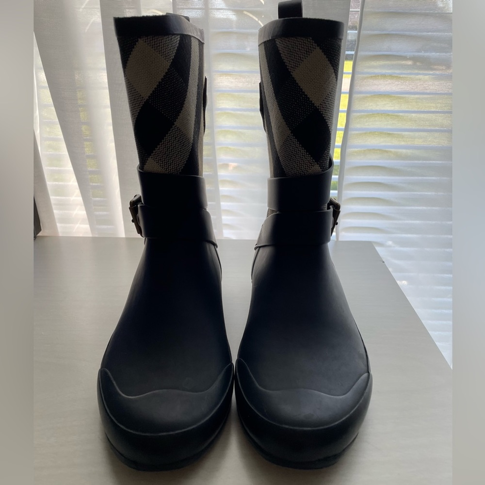 Burberry Holloway Black Rubber Rain Boots US 7.5 Black Beige Nova Check